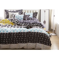 Queen Size Reversible Black Zigzag Cross Quilt Cover Set(3PCS)